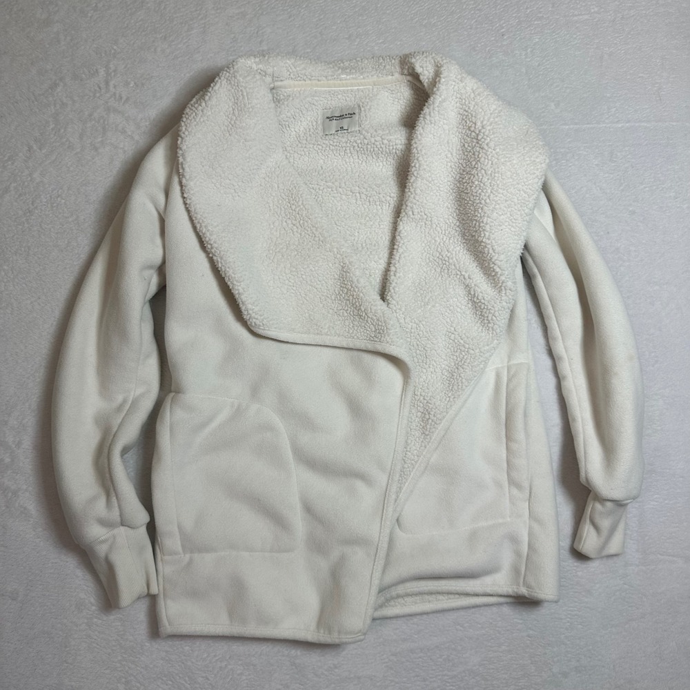 Abercrombie & Fitch Soft A&F Collection Wrap Jacket XS White Sherpa Lined Fleece